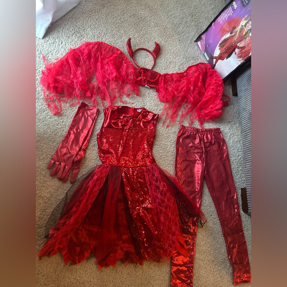 Girls devil costume.